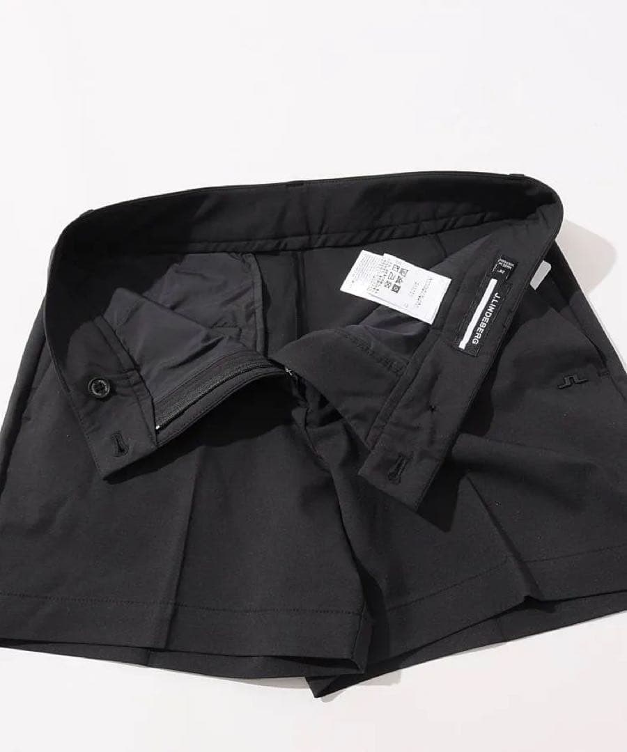 【新品タグ付】J.LINDBERG♪ブラック ショートパンツ 25