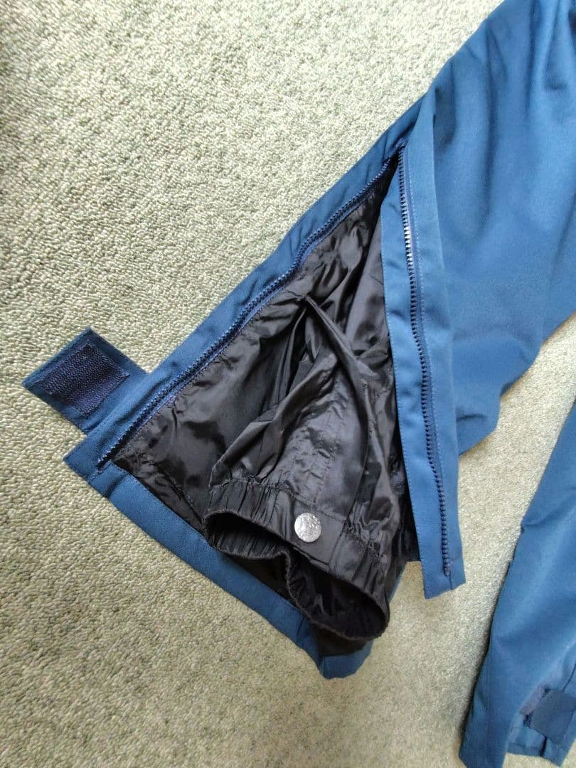 スノースーツ