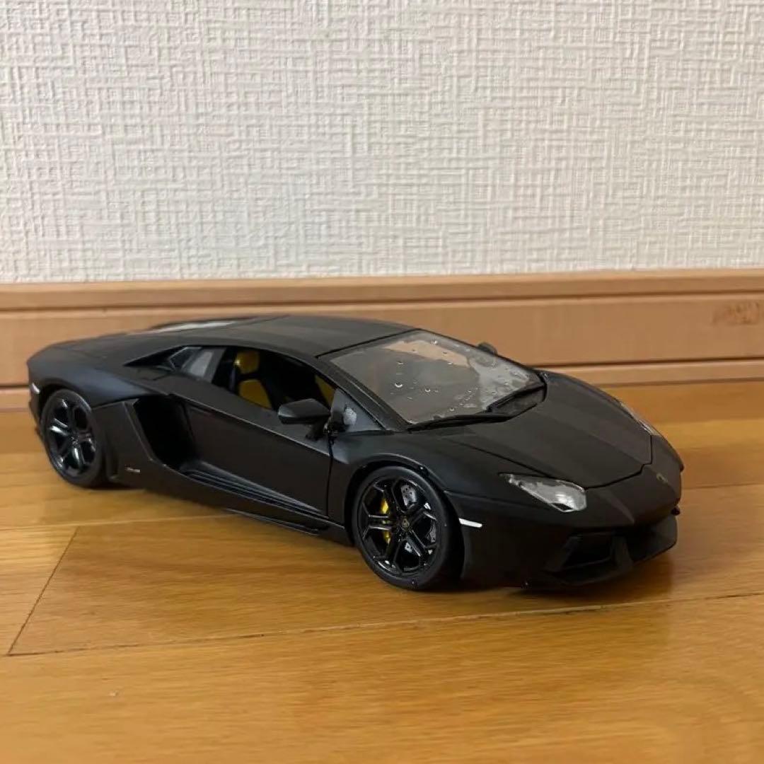 マイスト1/18 ランボルギーニ アヴェンタドール、ウルス