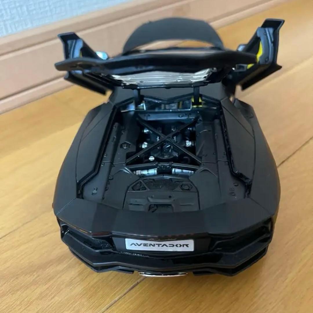 マイスト1/18 ランボルギーニ アヴェンタドール、ウルス