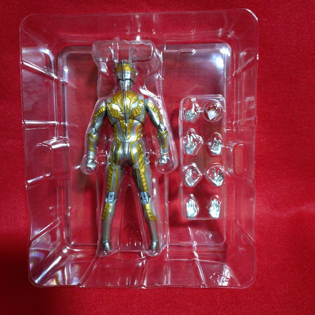 S. H.Figuarts ウルティメイトシャイニング　ウルトラマンゼロ