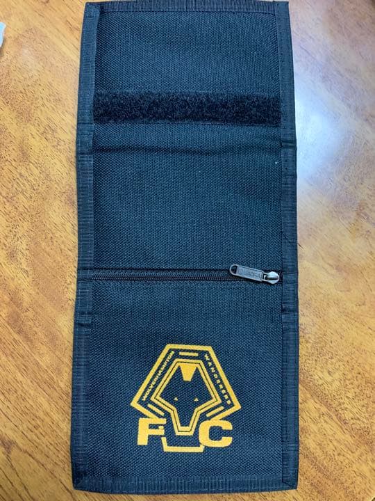 入手不可能！Wolves 三つ折り財布