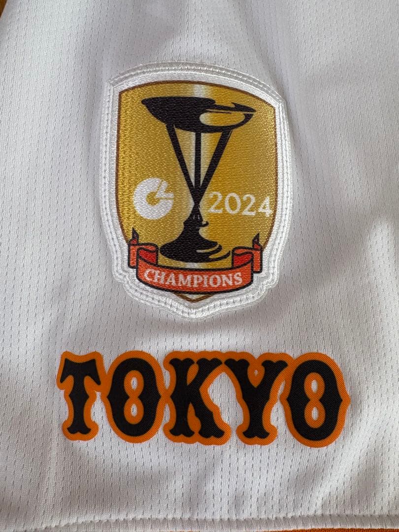 【美品】坂本勇人　ユニフォーム　優勝エンブレム付き　サイズXL