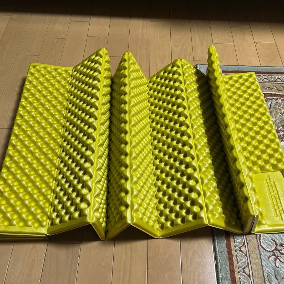 THERMAREST Zライトソル マット シルバー/レモン Rサイズ