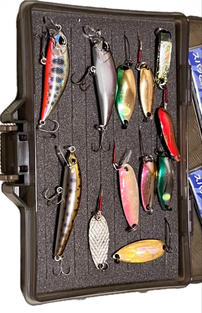 渓流ルアーセット美品　フックおまけ