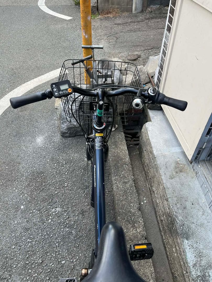 電動アシスト自転車 黒 26インチ 前バスケット付き