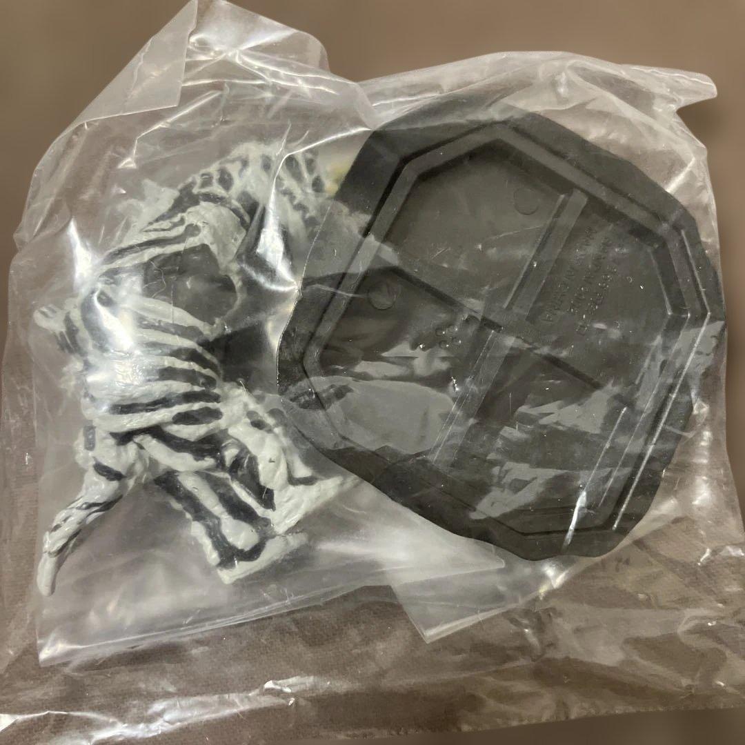 ウルトラ怪獣名鑑2 全10種中の内4種　未開封