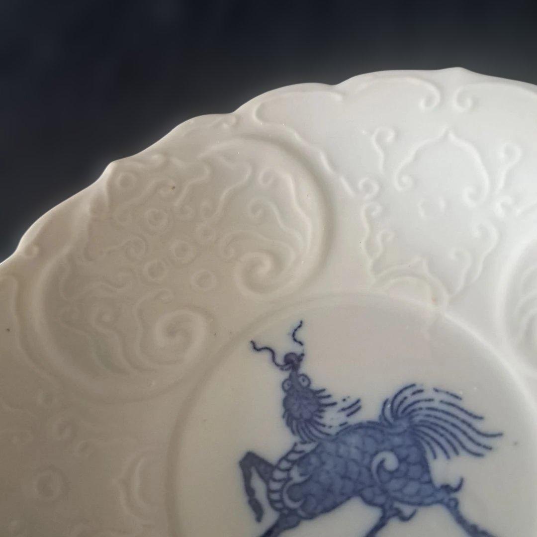 「きんとん雲(うん)？の陽刻と麒麟(きりん)」 皿(直径12.5cm)5客セット