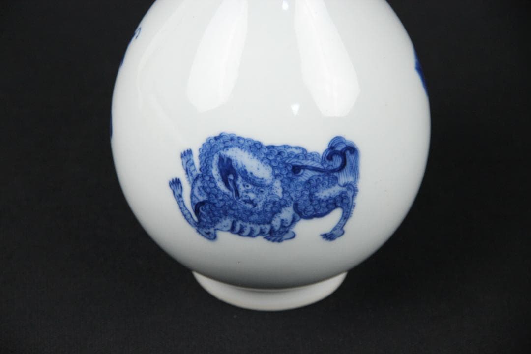 青花　龍鳳麒麟図　大清康熙年製　細密描絵　白磁花瓶　中国 陶磁器　Eo21-26
