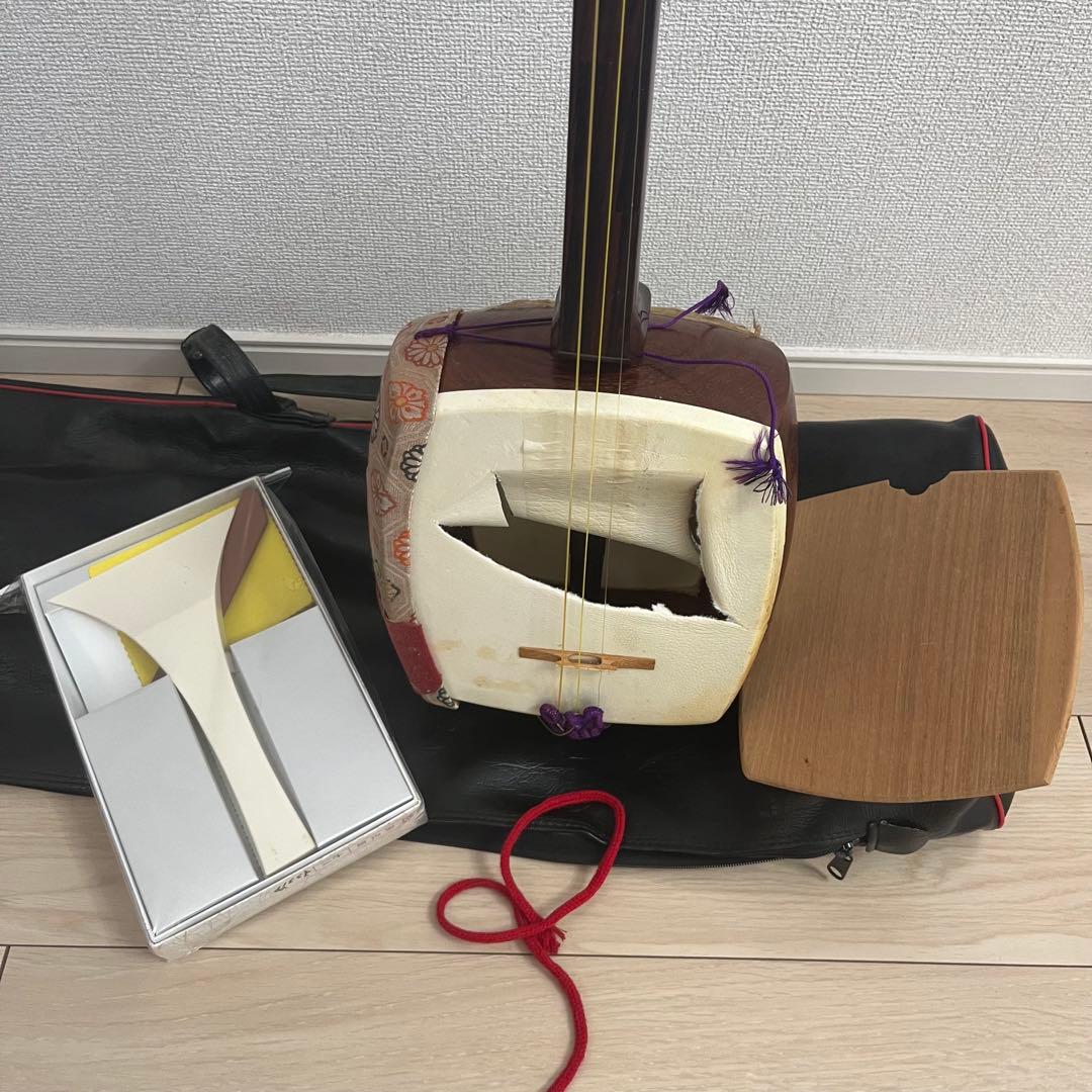 ✨【高級】三味線 中棹 紅木 丸打ち胴 付属品多数　 バチ　レザーケース付属✨