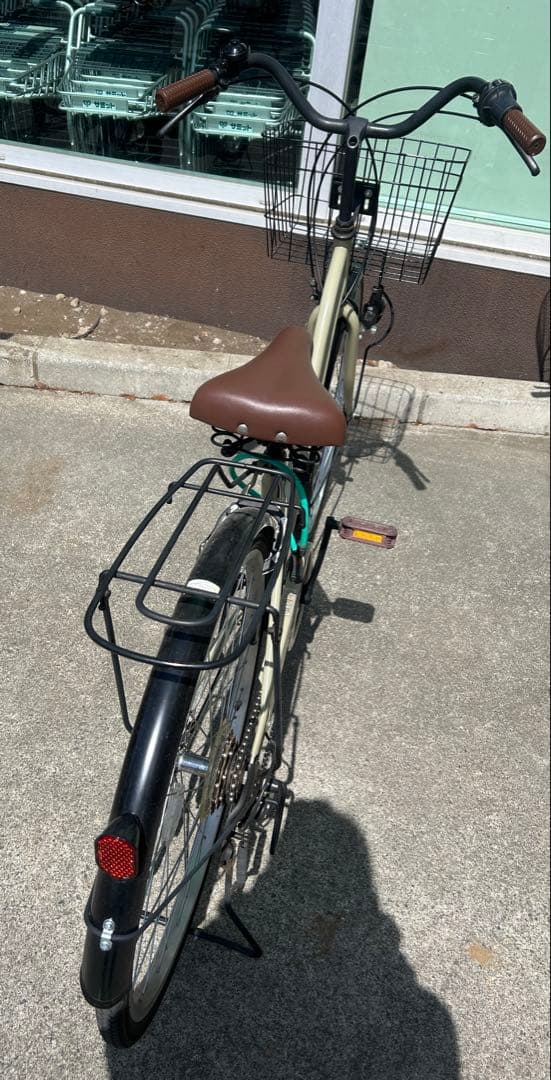 クリーム色のシティサイクル