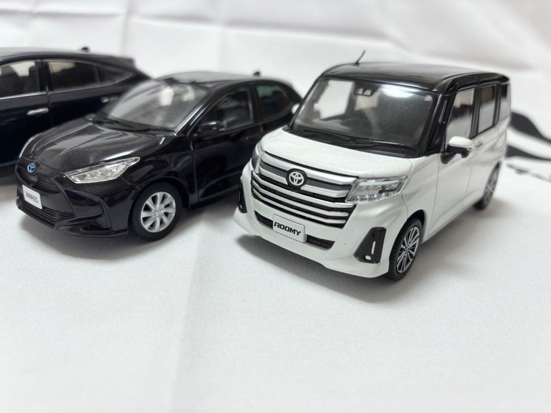 トヨタ カラーサンプル ミニカー 6台セット ヴォクシー ハリアー ヤリス