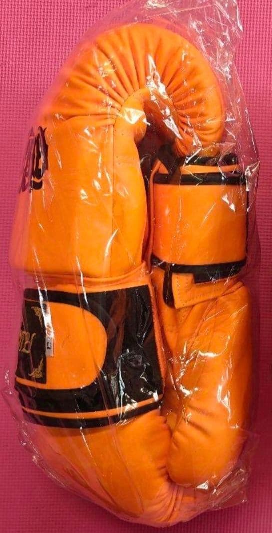 新品未使用です。超お買い得の本場ムエタイの高品質ボクシンググローブです。