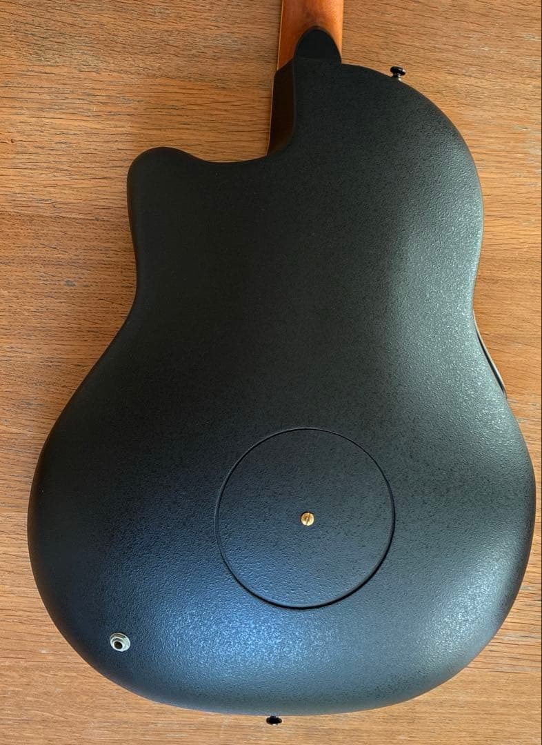 Ovation Celebrity CSE48（CE48後継モデル）ワインレッド