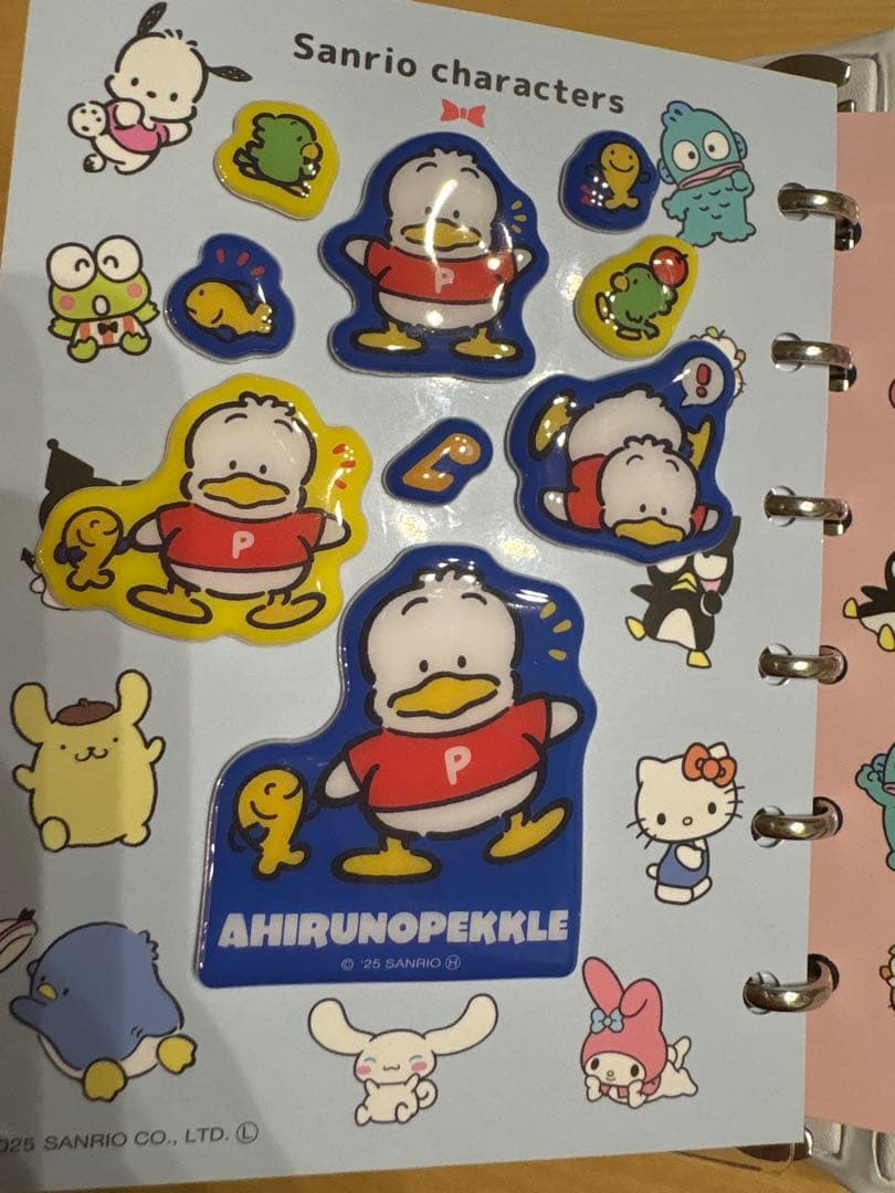シール帳完成品　キャラクター多数　※サンリオ第一弾ボンボンドロップシールあり