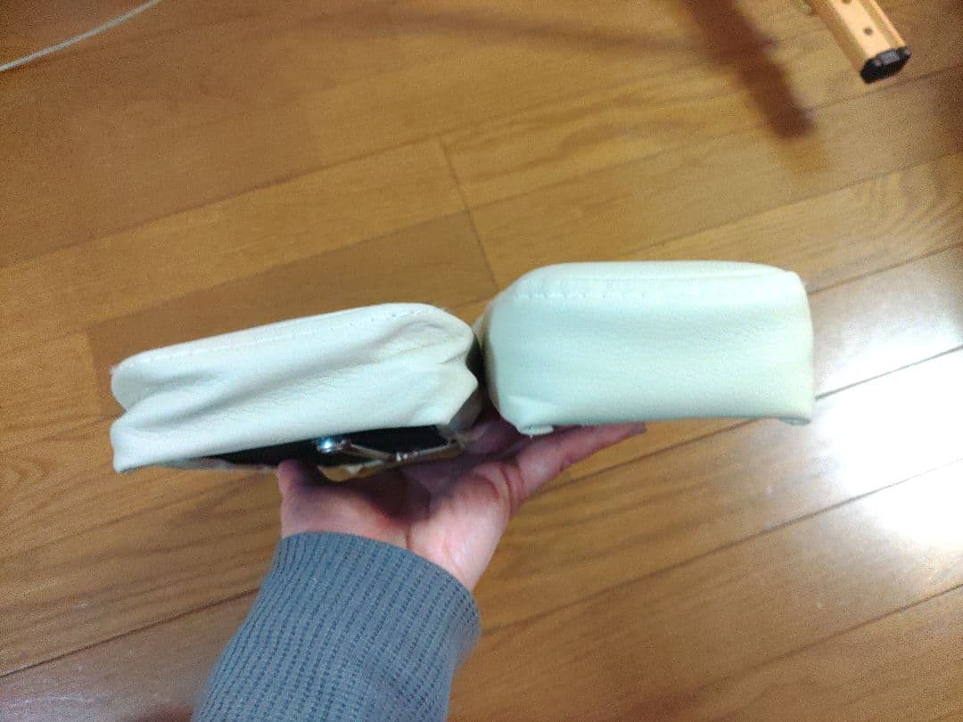 折りたたみ式マッサージベッド クリーム色