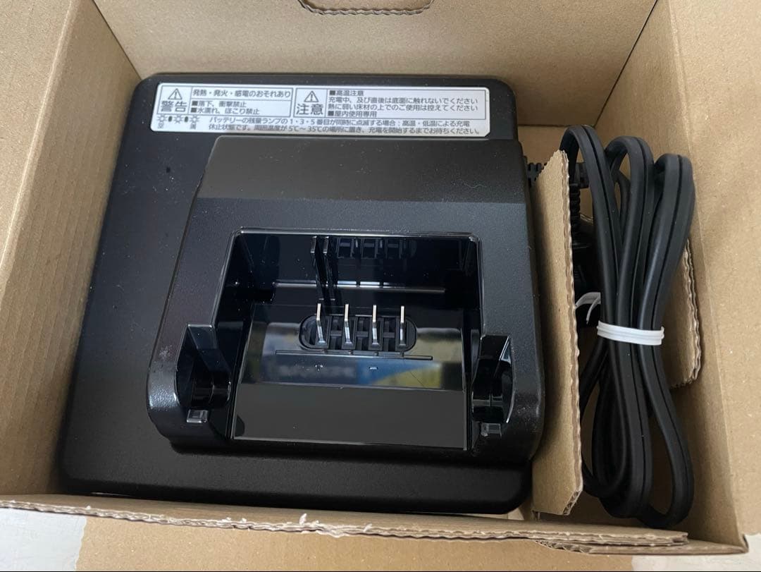 新品未使用品 Panasonic 充電器 NKJ075Z 黒色 箱付き
