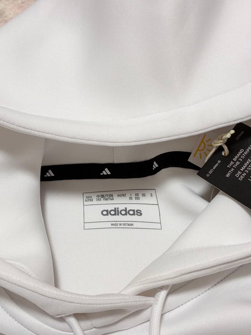 adidas ホワイト ダンボールニット ビッグロゴフーディー スカートセット