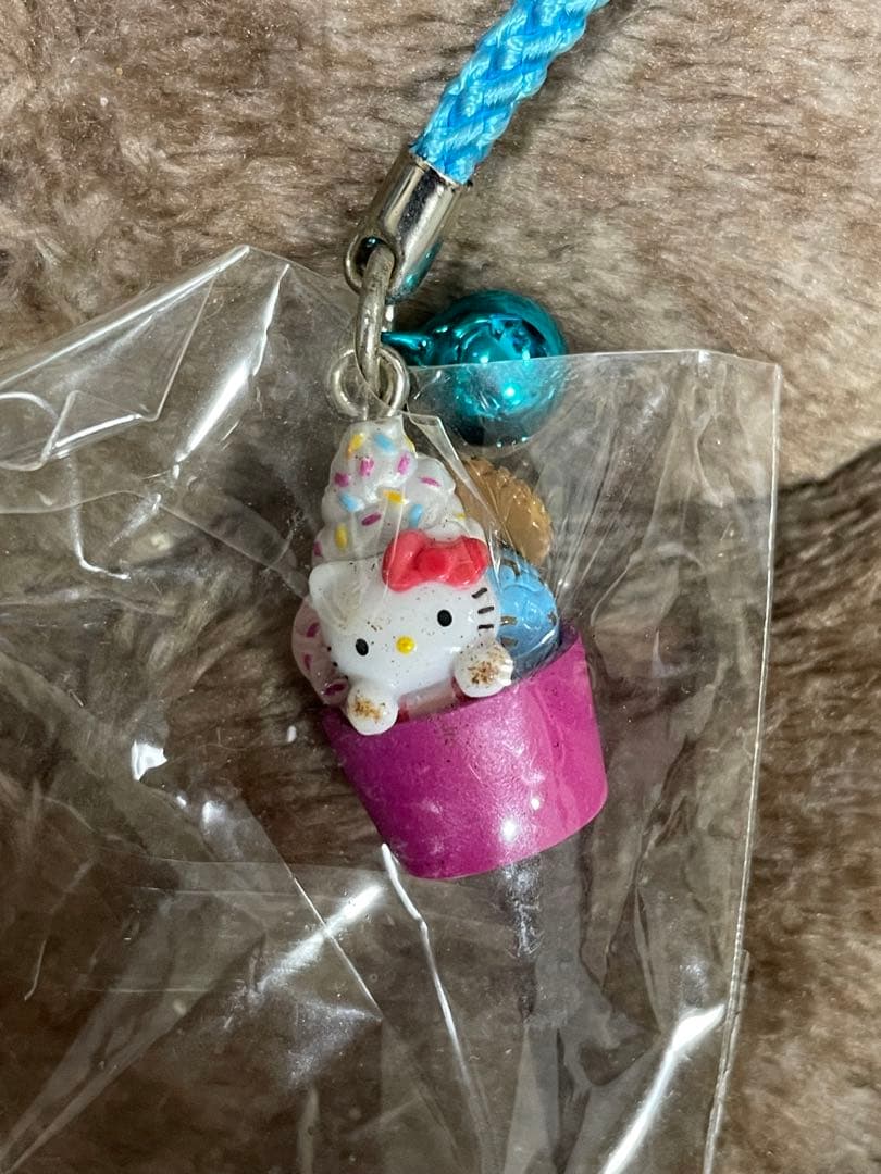 激レア　ハローキティ アイスクリーム ストラップ