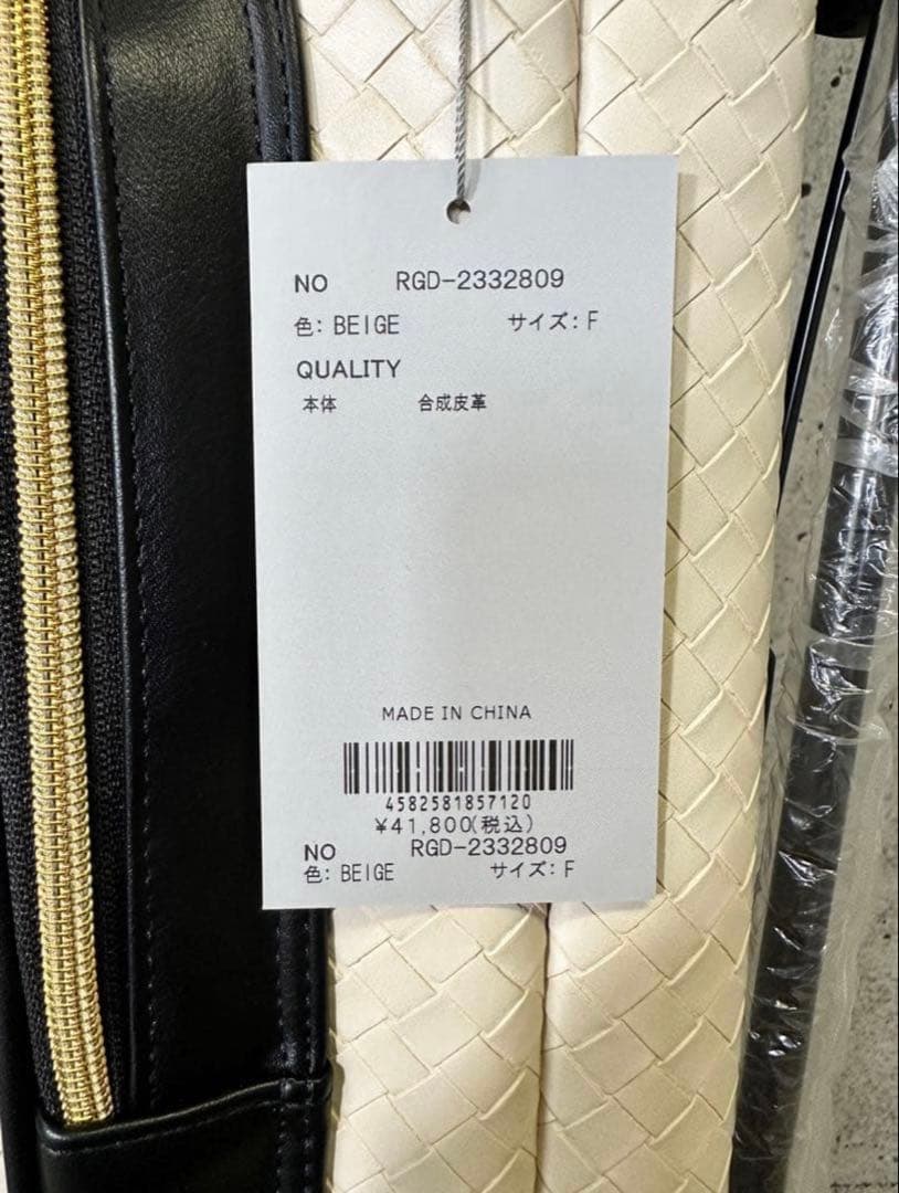 【新品未使用】レザー調セルフスタンド ベージュ ラッセルノ