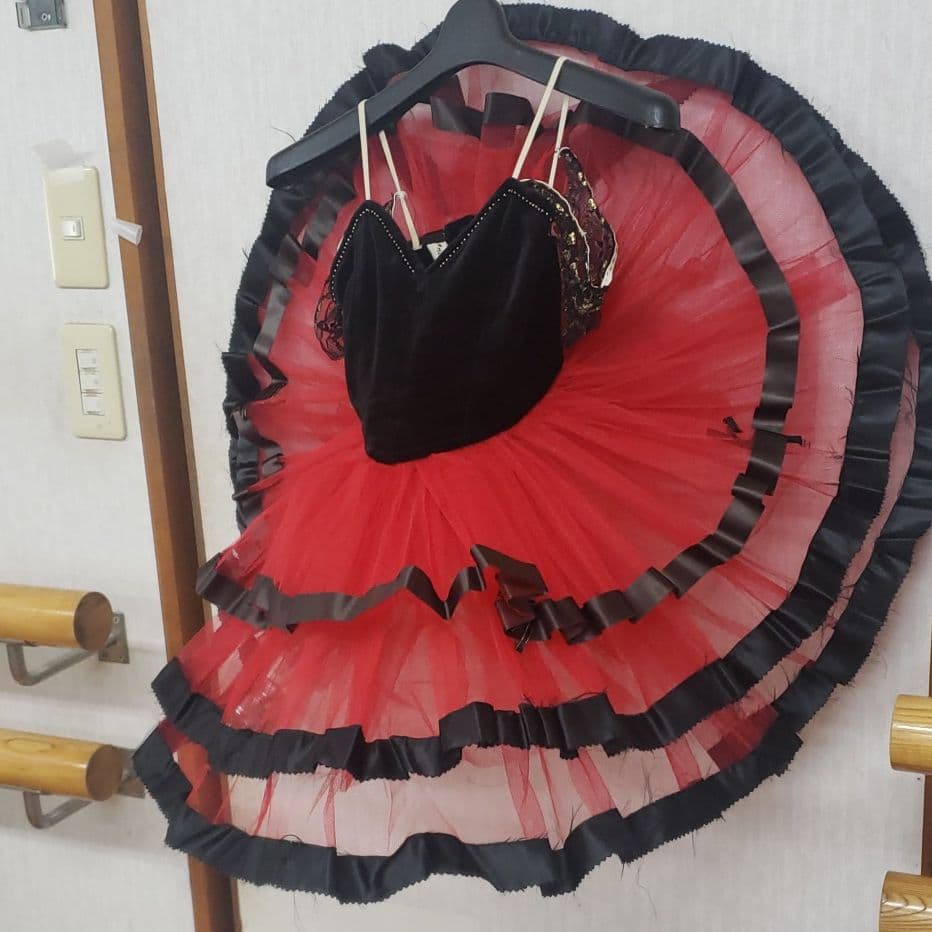 バレエ衣装　コンクール　赤×黒