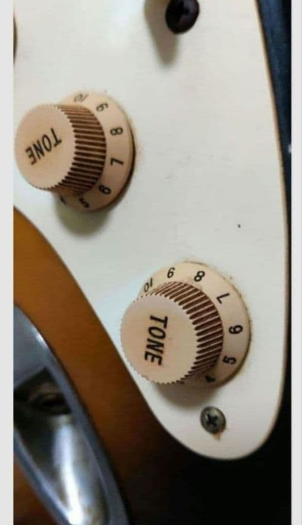 Fender Stratocaster サンバースト　エレキギター