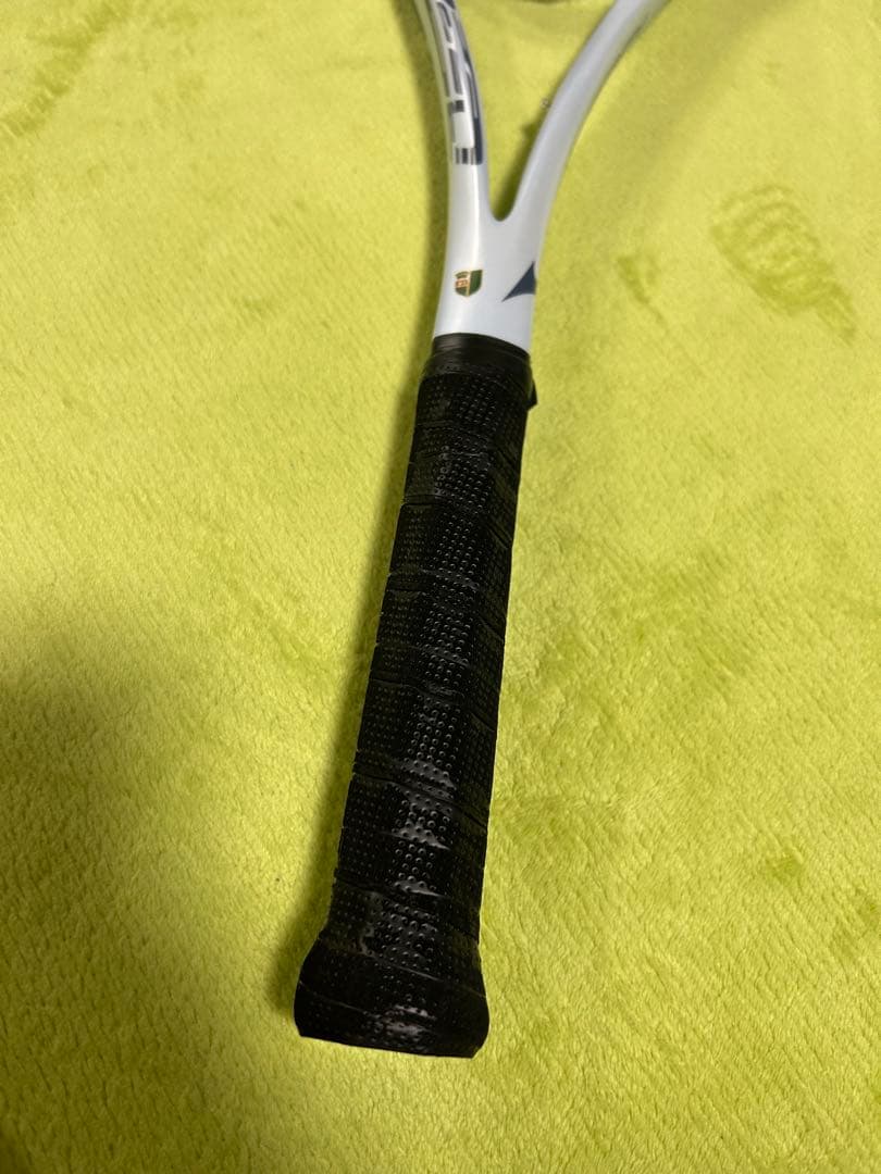 MIZUNO 軟式用前衛テニスラケットです。