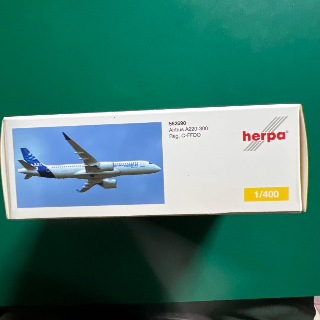 エアバス A220-300 1/400 herpa