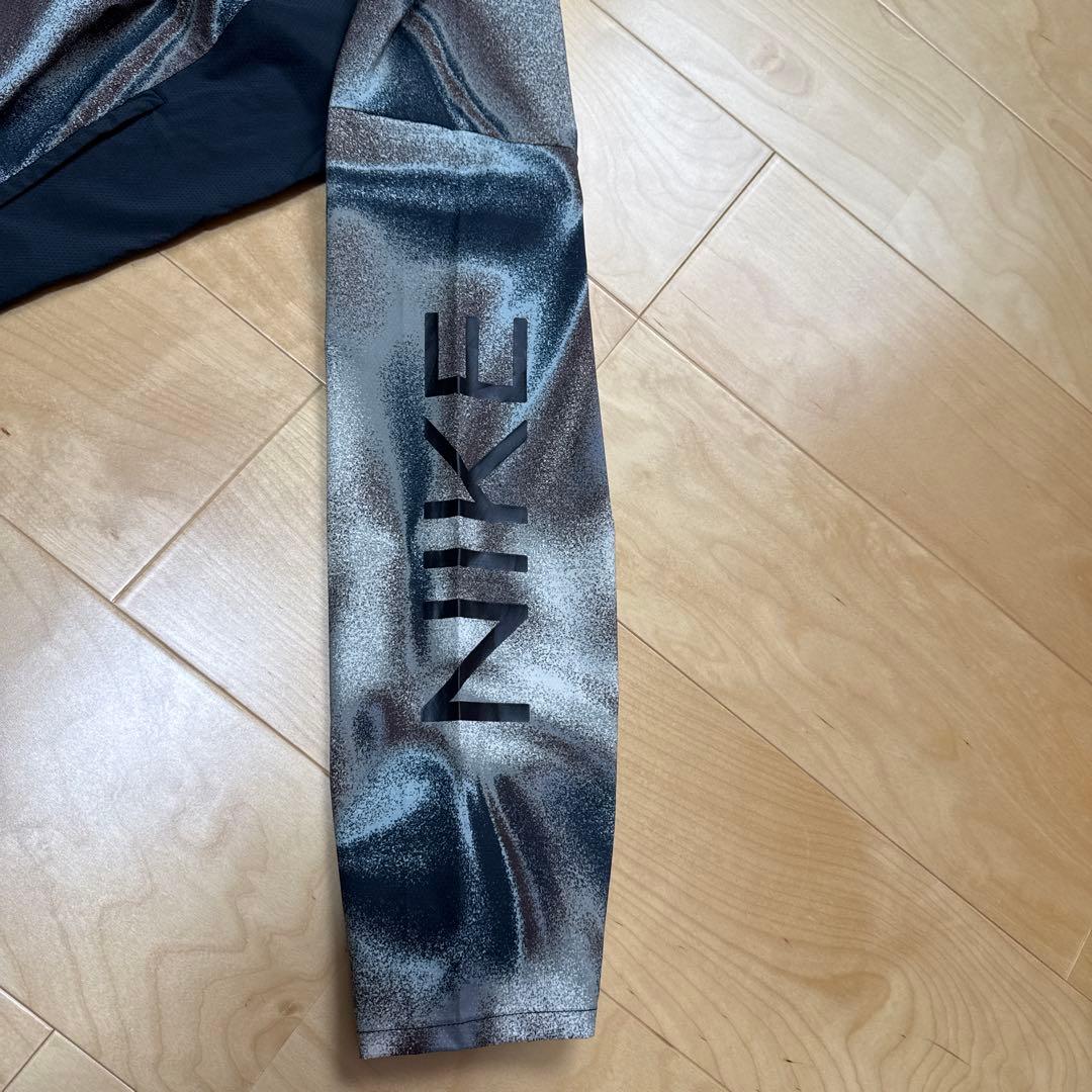 NIKE ランニングジャケット　ウィンドランナー　フルジップ　黒　総柄　M新品