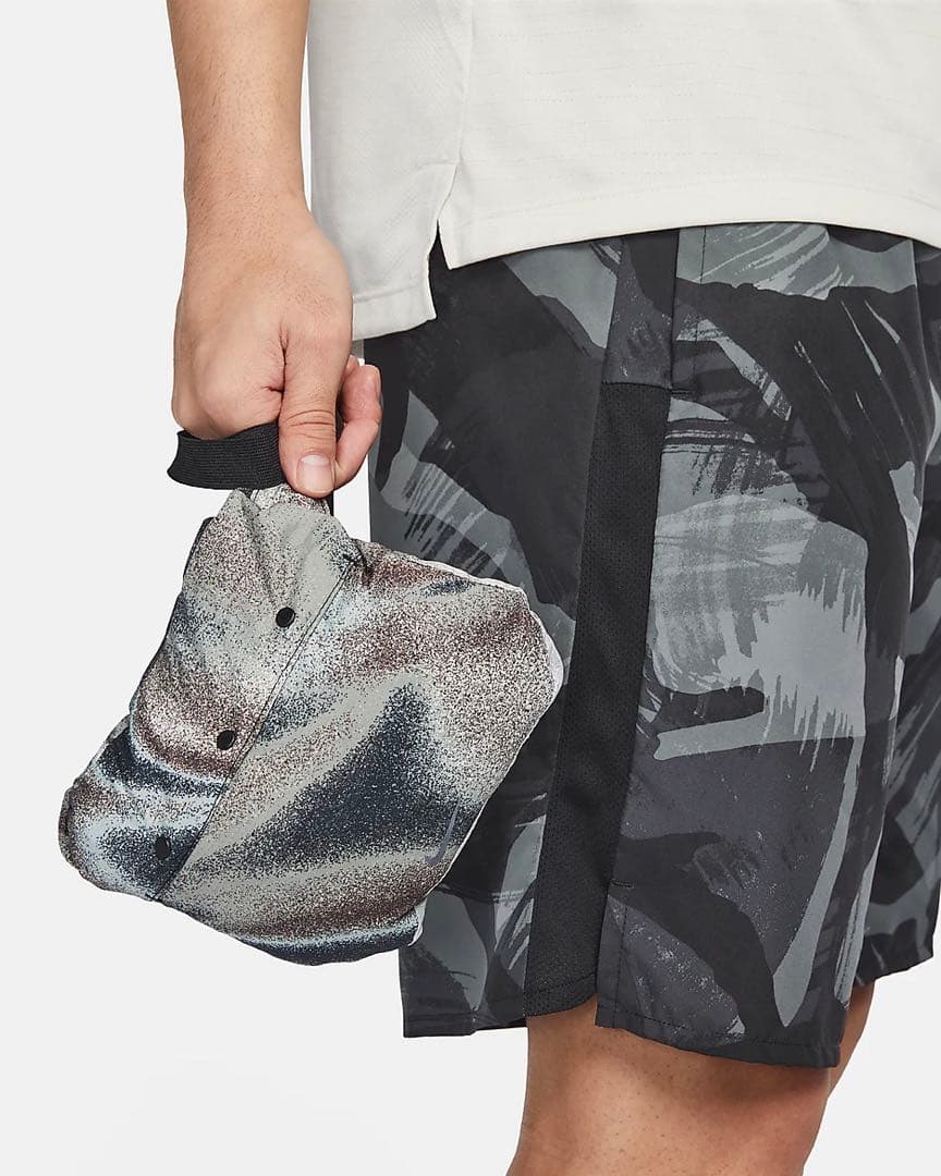 NIKE ランニングジャケット　ウィンドランナー　フルジップ　黒　総柄　M新品