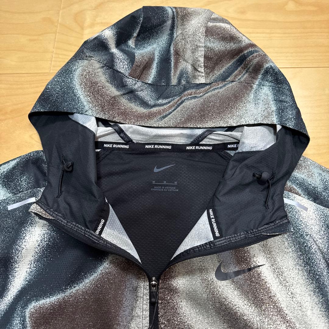 NIKE ランニングジャケット　ウィンドランナー　フルジップ　黒　総柄　M新品