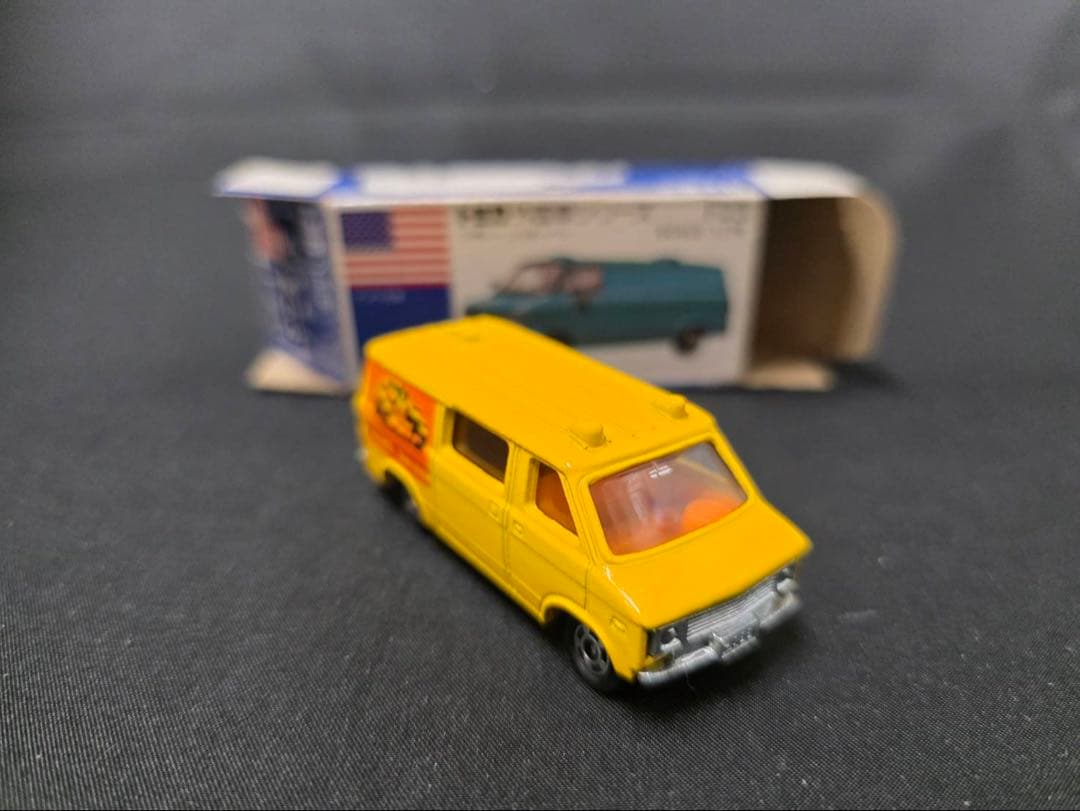 トミカ青箱F23シボレーシェビーバン(日本製) ギフト単品。