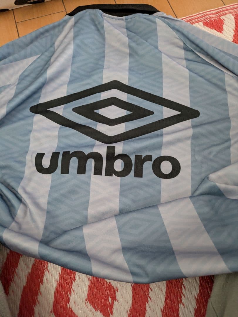 umbro 青と白ストライプ シャツ