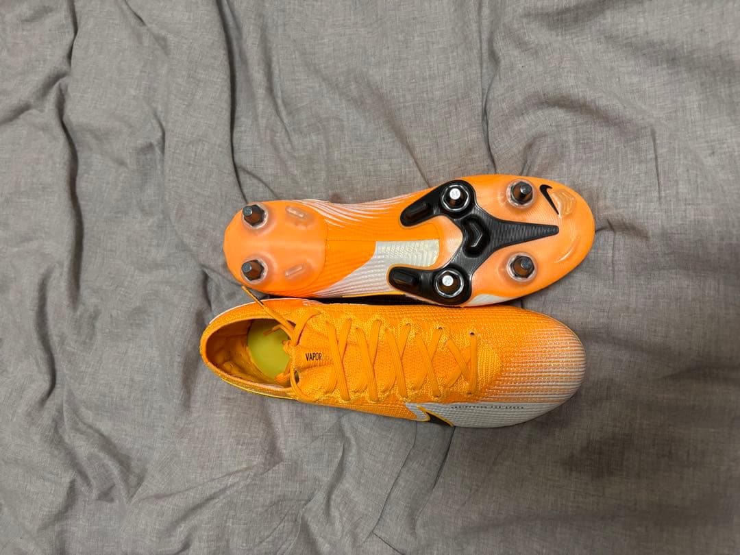 Nike サッカーシューズ オレンジ スパイク