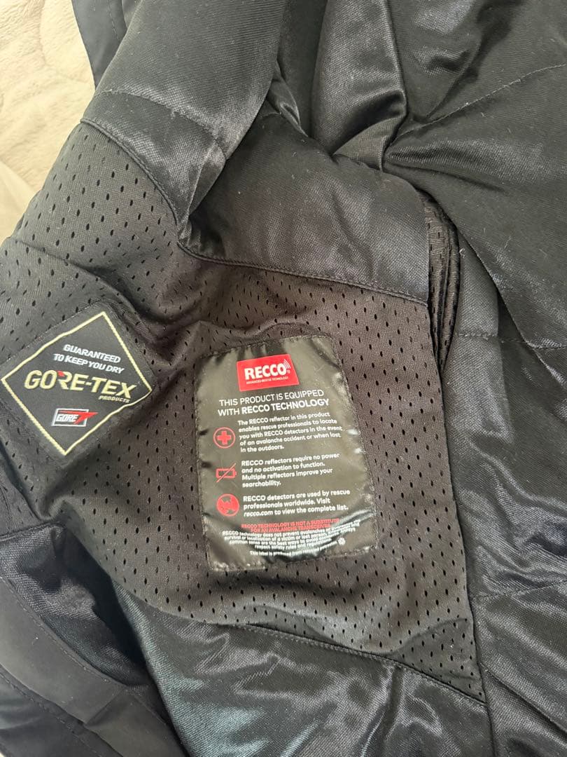 VOLCOM GORE-TEX ブラック スノーボードウェア　レディースM