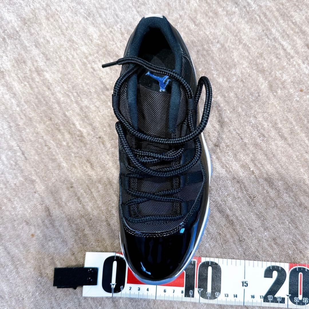 【NIKEエアジョーダン11 レトロロー】　ブラックアンドバーシティロイヤル