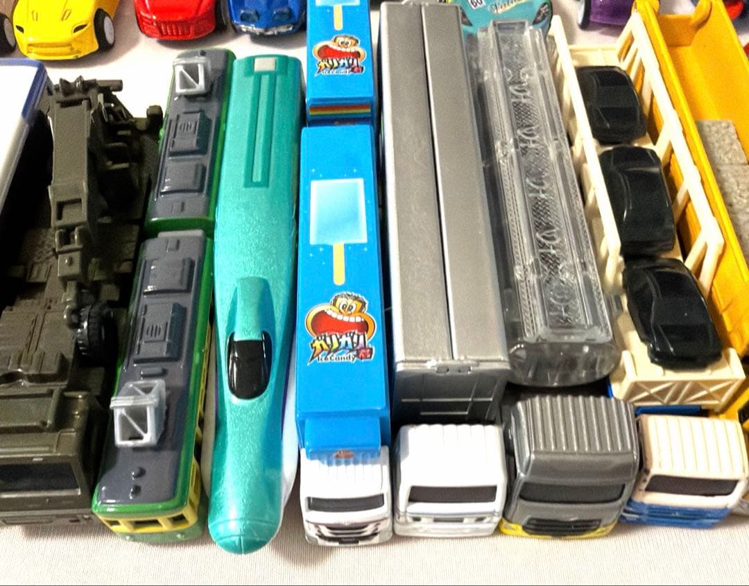 トミカ69個＋ホットウィールなどおまけミニカー11個 ちいかわ、モルカー含む