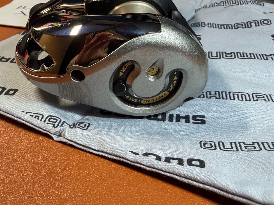 SHIMANO 04バスワンXT200　美品　箱あり　ベイトリール　右巻き