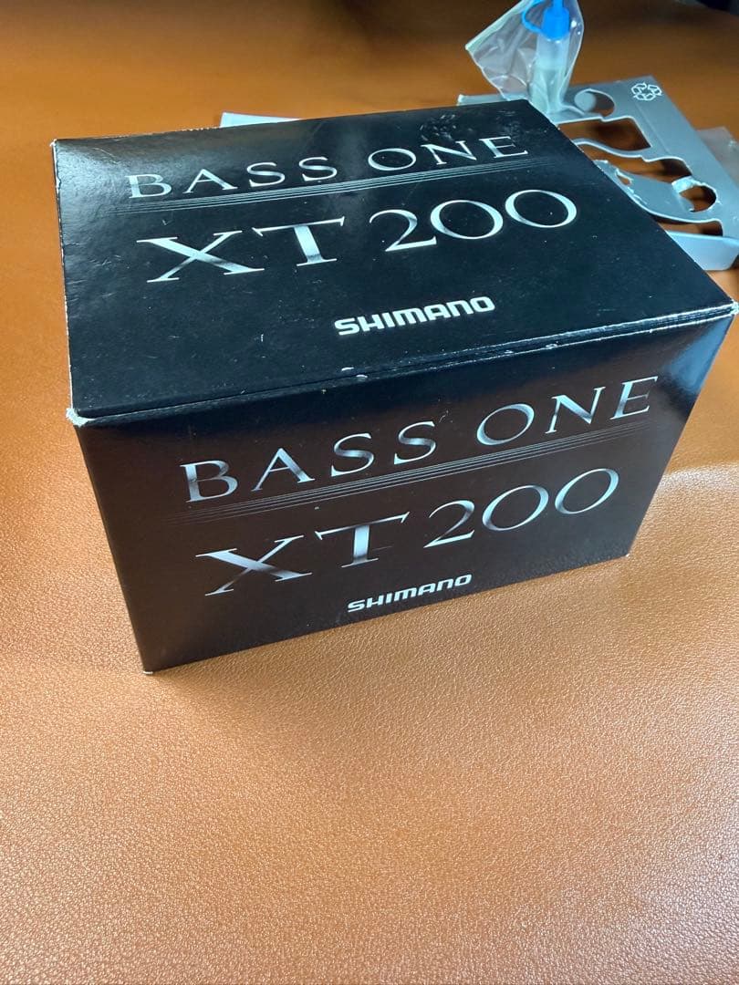 SHIMANO 04バスワンXT200　美品　箱あり　ベイトリール　右巻き