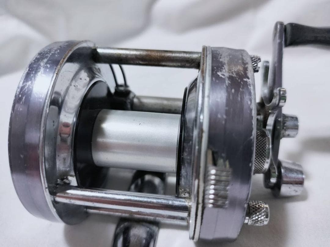 アブガルシア　アンバサダー5500C 　ビンテージ　リール abu 　グレー