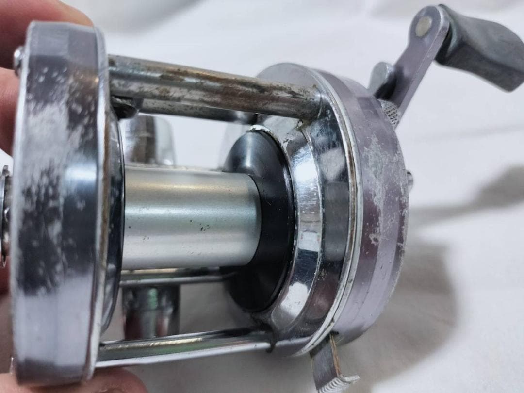 アブガルシア　アンバサダー5500C 　ビンテージ　リール abu 　グレー