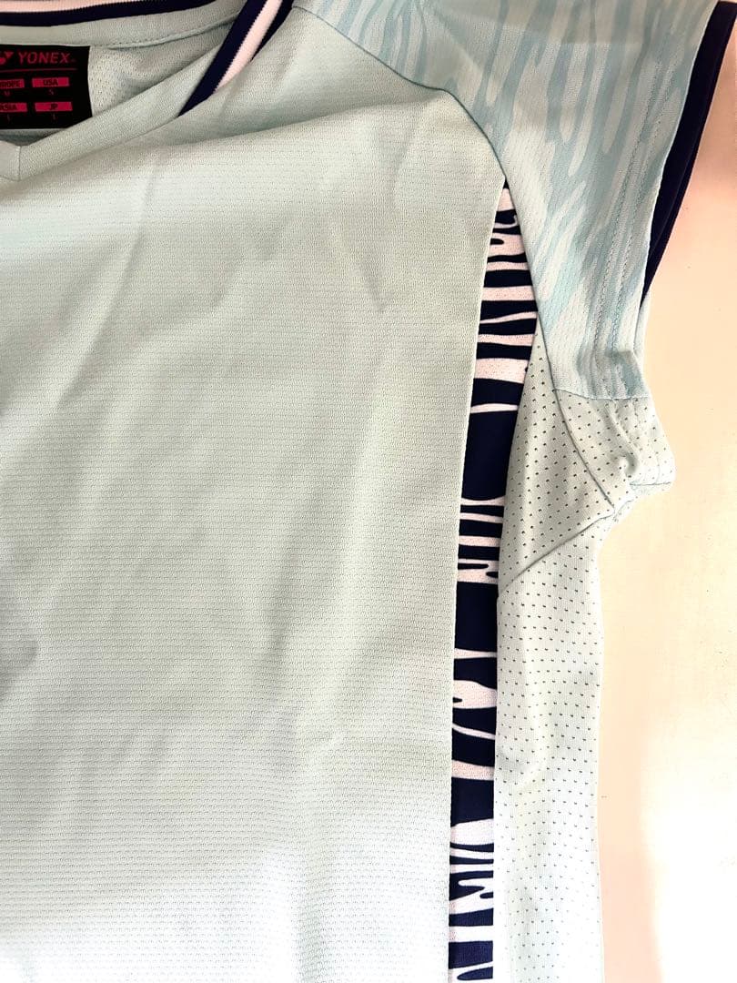 ヨネックス 水色Tシャツ ネイビースカート セット