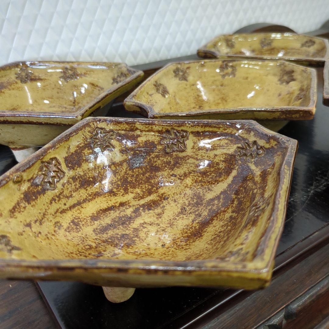 骨董　向付　黄瀬戸　変形皿　脚付き　在銘　懐石膳　会席　5つ