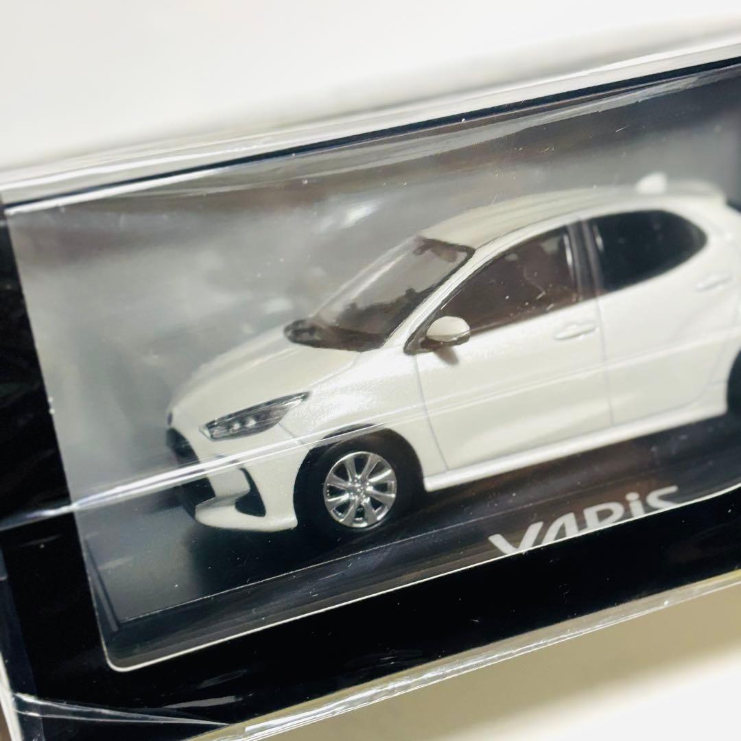 トヨタ ヤリス 1/30 ミニカー ホワイトパール 新品 未開封