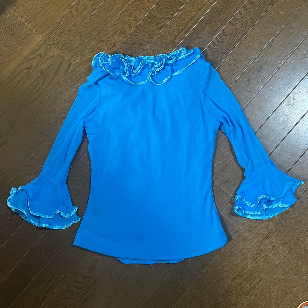青いフリル付きダンス衣装