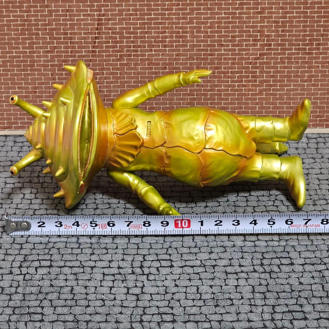 金運アップ！幸運のカネゴン　ゴールドバージョン　ソフビ　フィギュア
