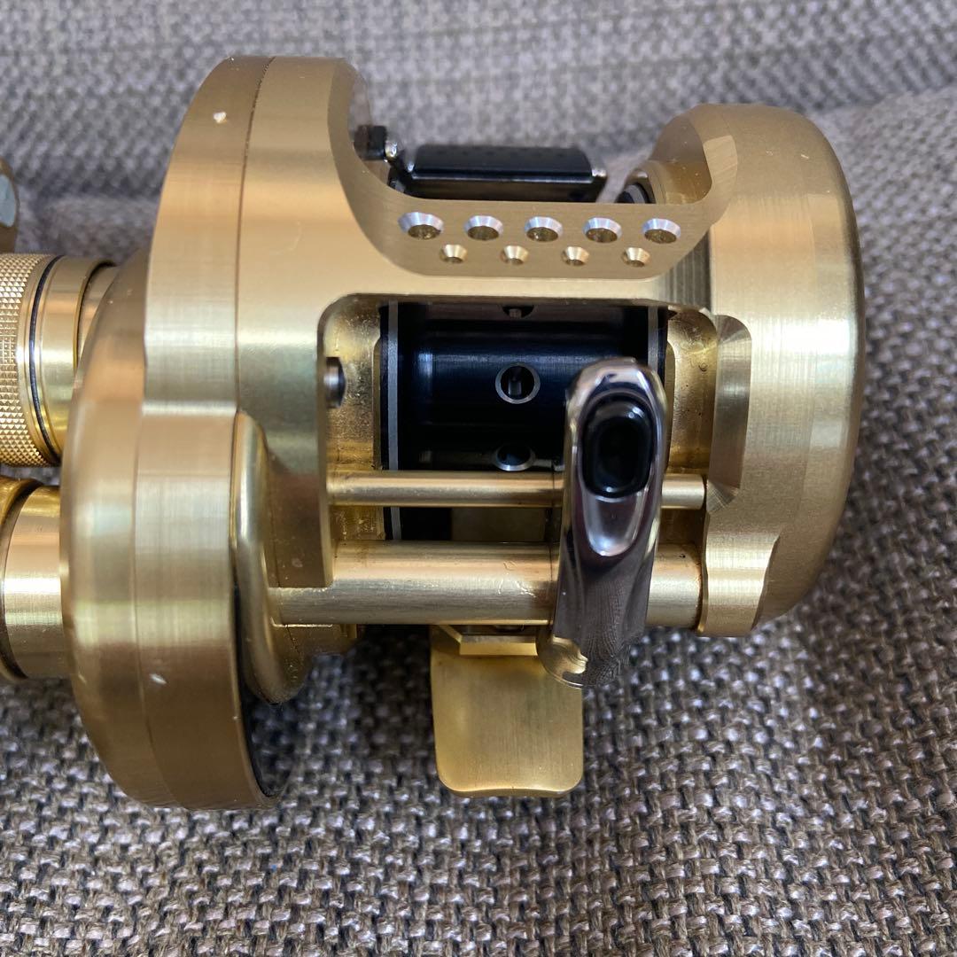 飾ったのみ　未使用SHIMANO CALCUTTA CONQUEST 100HG