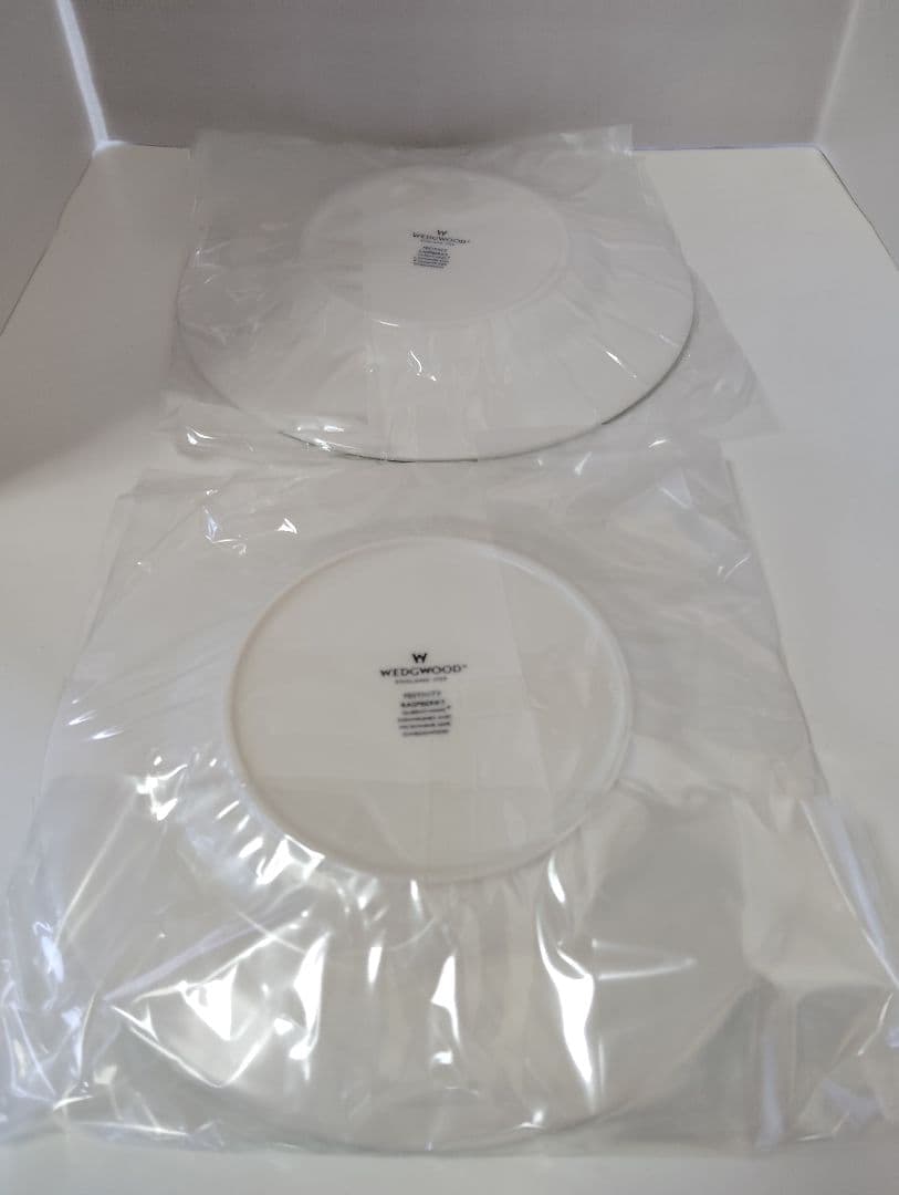 ウエッジウッド　極美品　フェスティビティ　ラズベリー カップ＆ソーサートリオペア