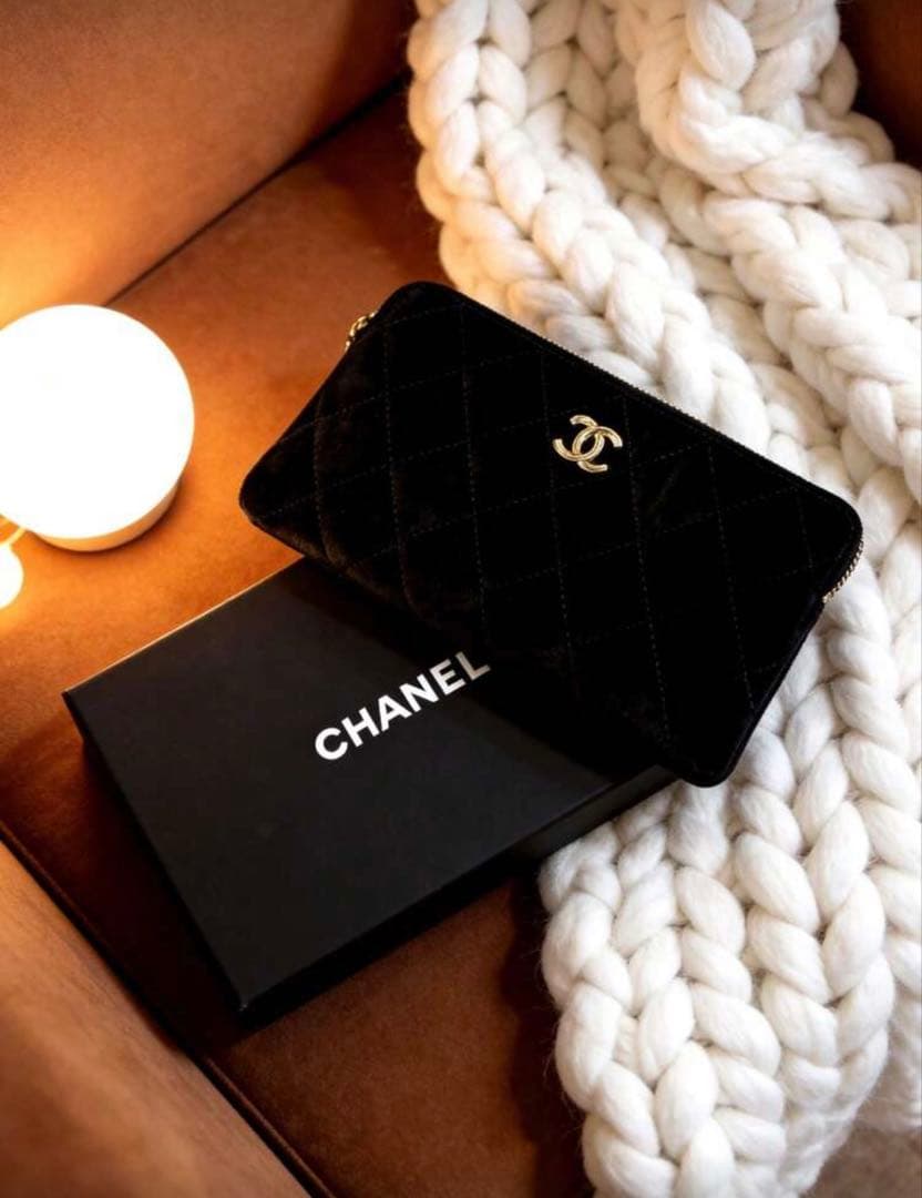u*o様 CHANEL ベルベット クラッチ