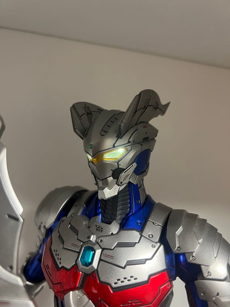 threezero ウルトラマン　ゼロ　ULTRAMAN SUIT フィギュア